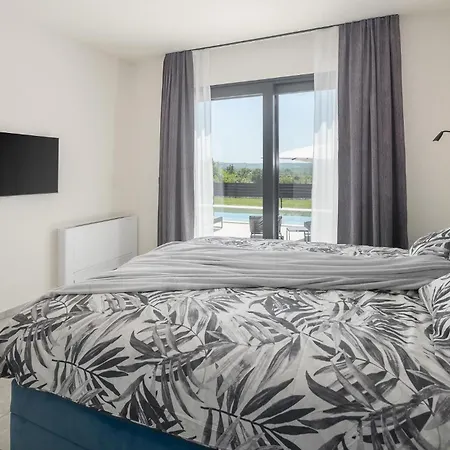 Beautiful In Tar * Tar-Vabriga