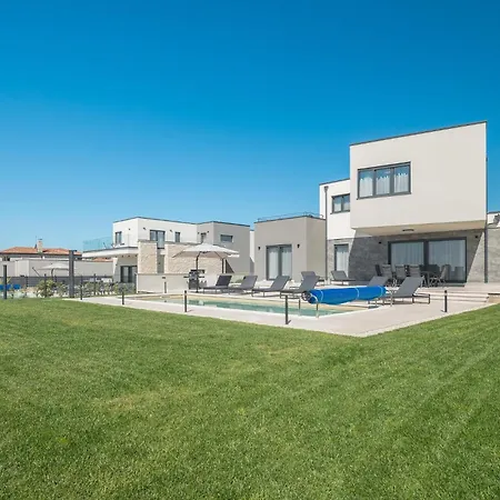 בית נופש Luxurious In Tar