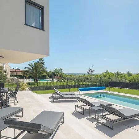 Lovely In Tar With Kitchen Tar-Vabriga