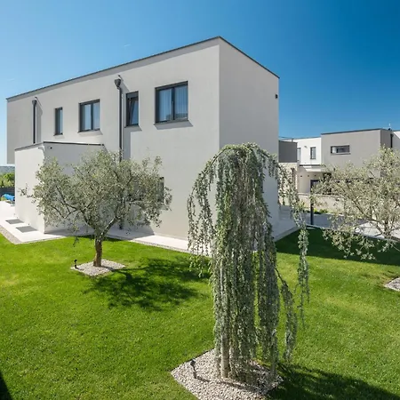 Lovely In Tar With Kitchen * Tar-Vabriga