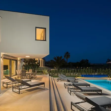 別荘 Luxurious Home In Tar Tar-Vabriga